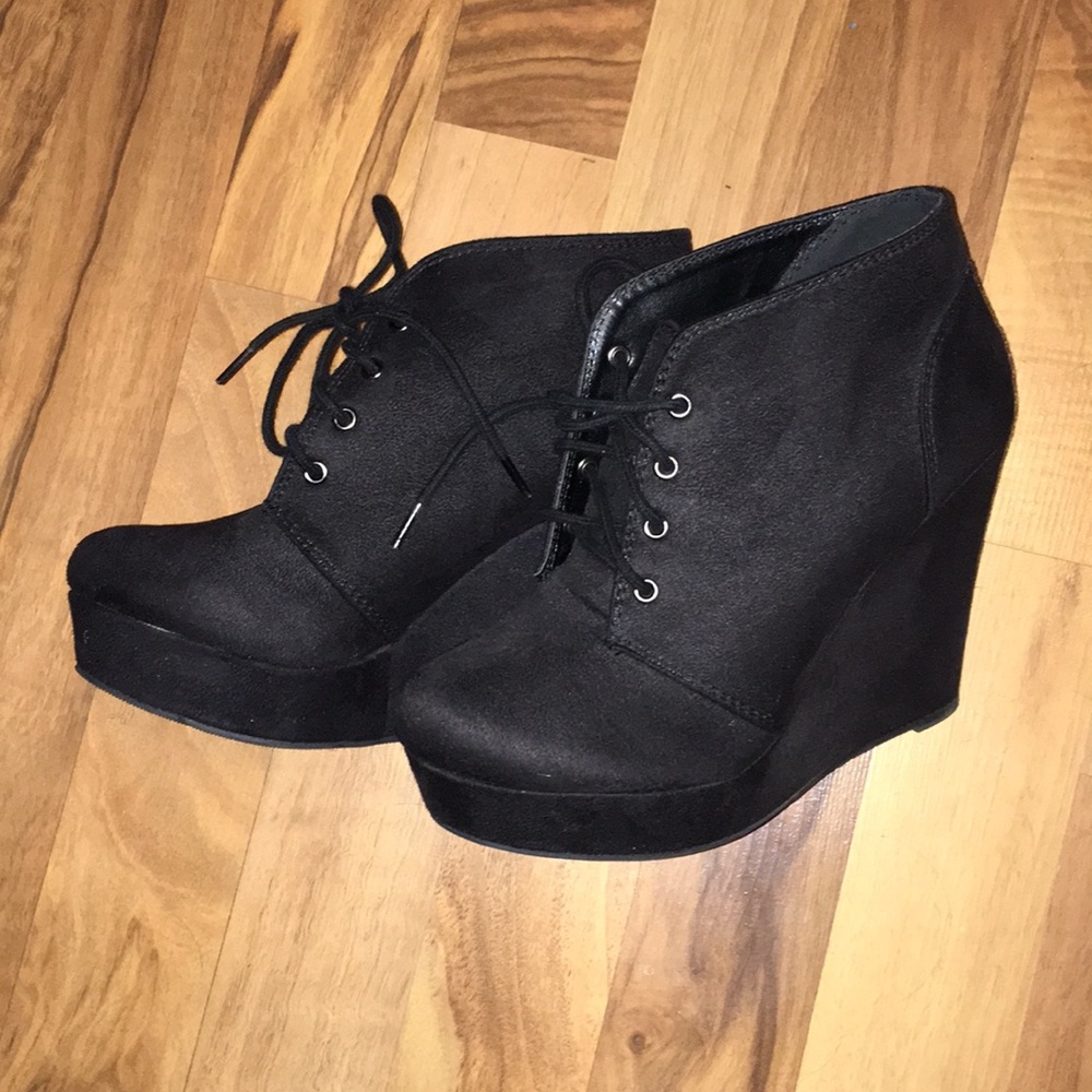 Black wedges size 6